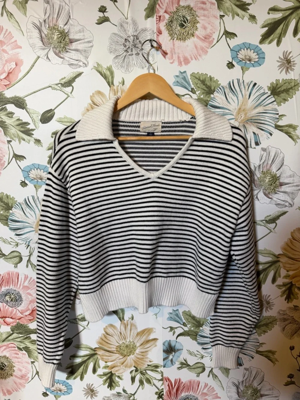 Women’s Black & White Striped V-Neck Sweater – Size S
